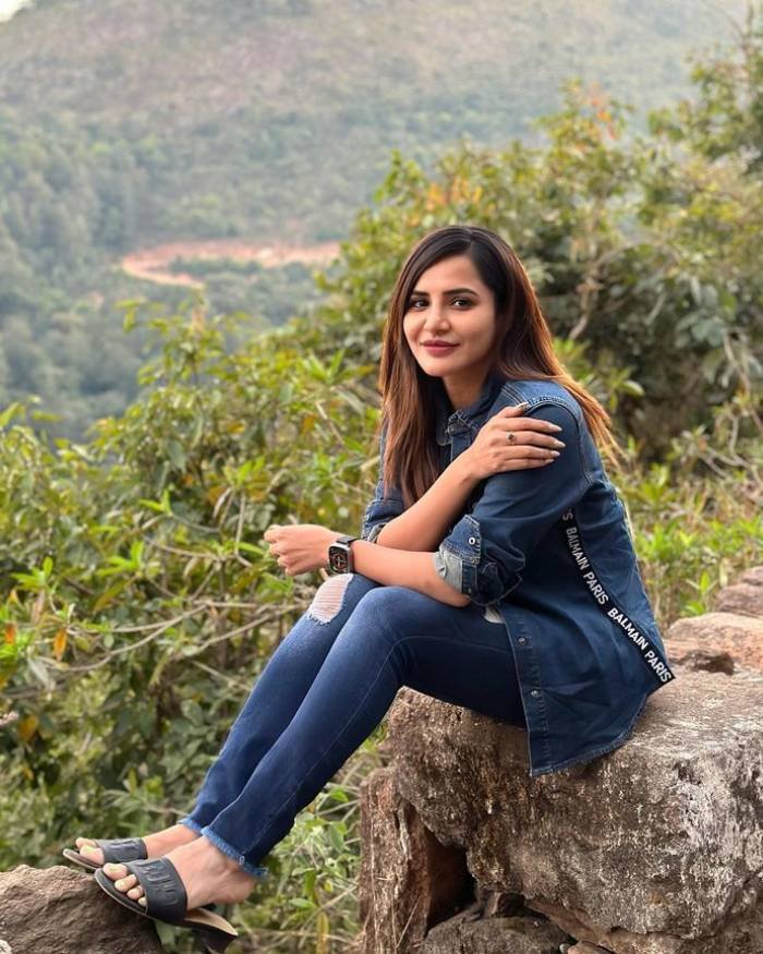 ashu reddy_teluguvox 4